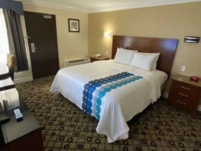 Hotel Baymont By Wyndham College Park Airport South 3*