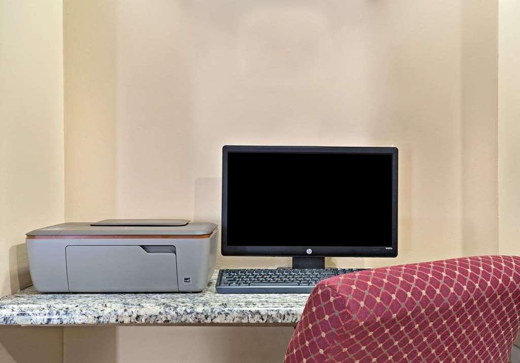 Hotel Baymont By Wyndham College Park Airport South