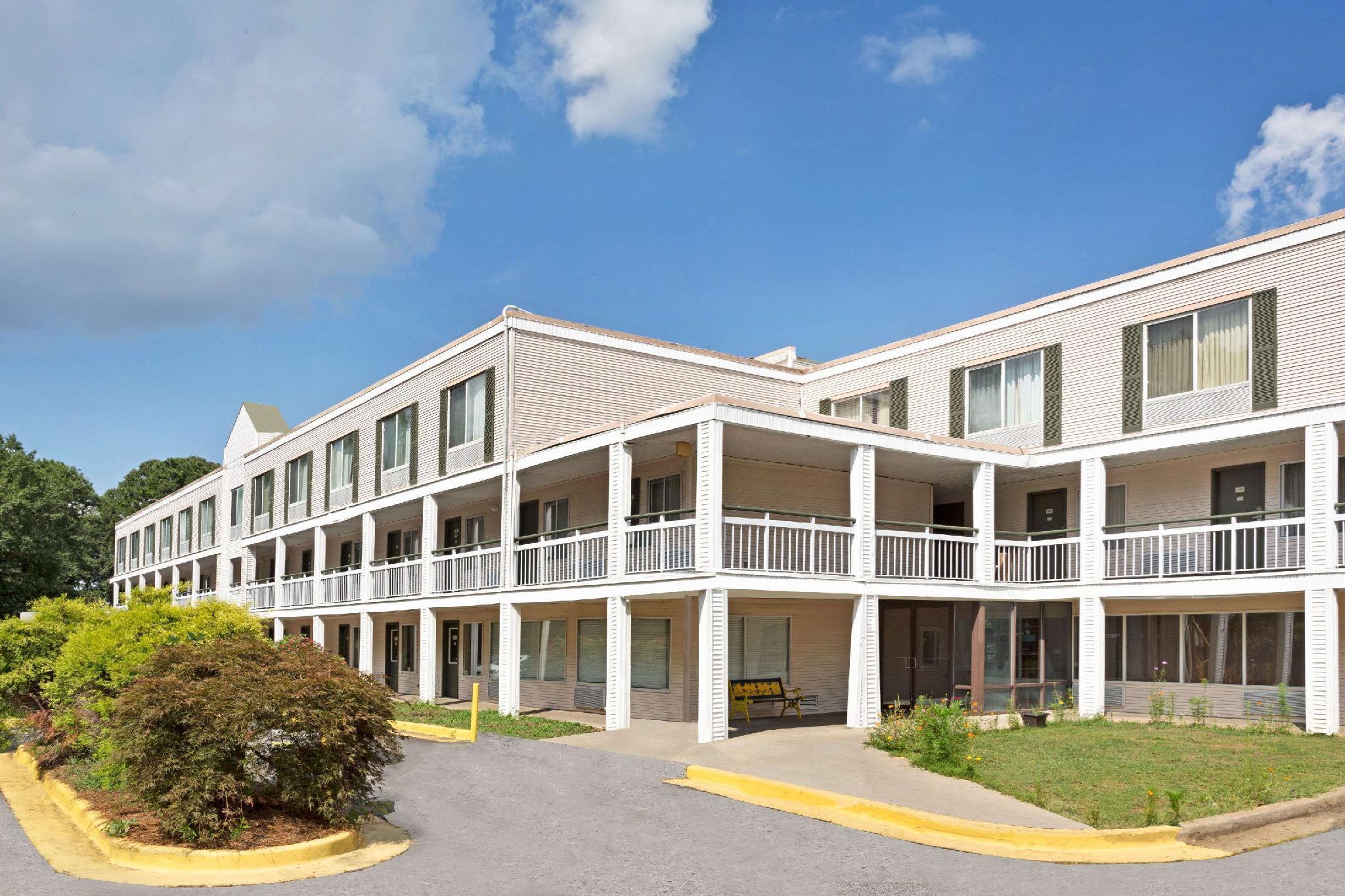 Baymont By Wyndham College Park Airport South Hotel