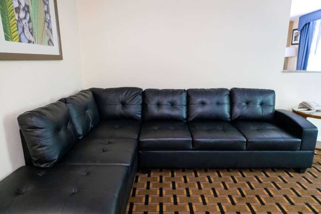 Baymont By Wyndham College Park Airport South