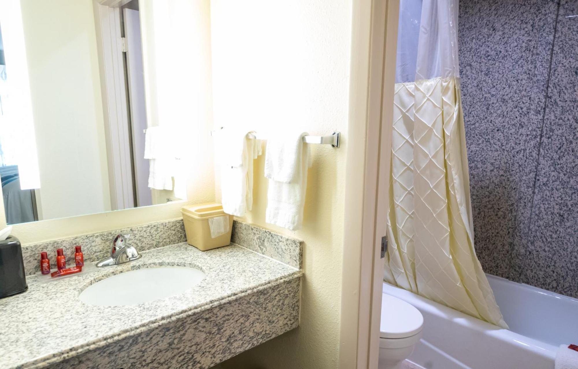 Hotel Baymont By Wyndham College Park Airport South 3*