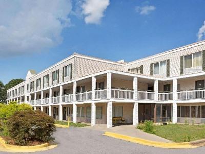 Hotel Baymont By Wyndham College Park Airport South
