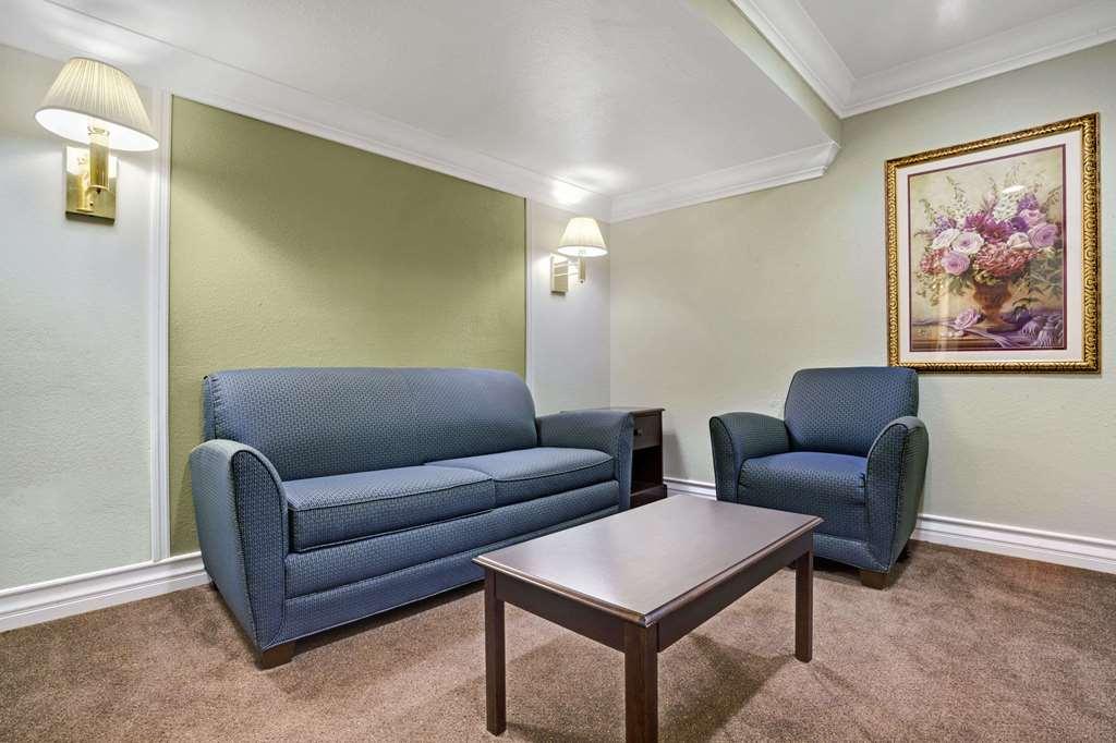 Baymont By Wyndham College Park Airport South Hotel 3*