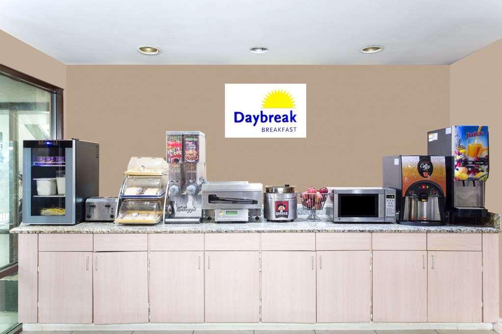 Hotel Baymont By Wyndham College Park Airport South 3*