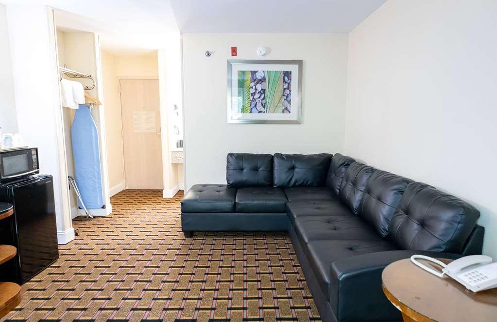 Hotel Baymont By Wyndham College Park Airport South