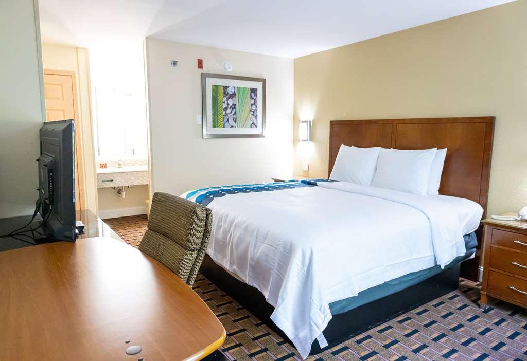 Baymont By Wyndham College Park Airport South Hotel