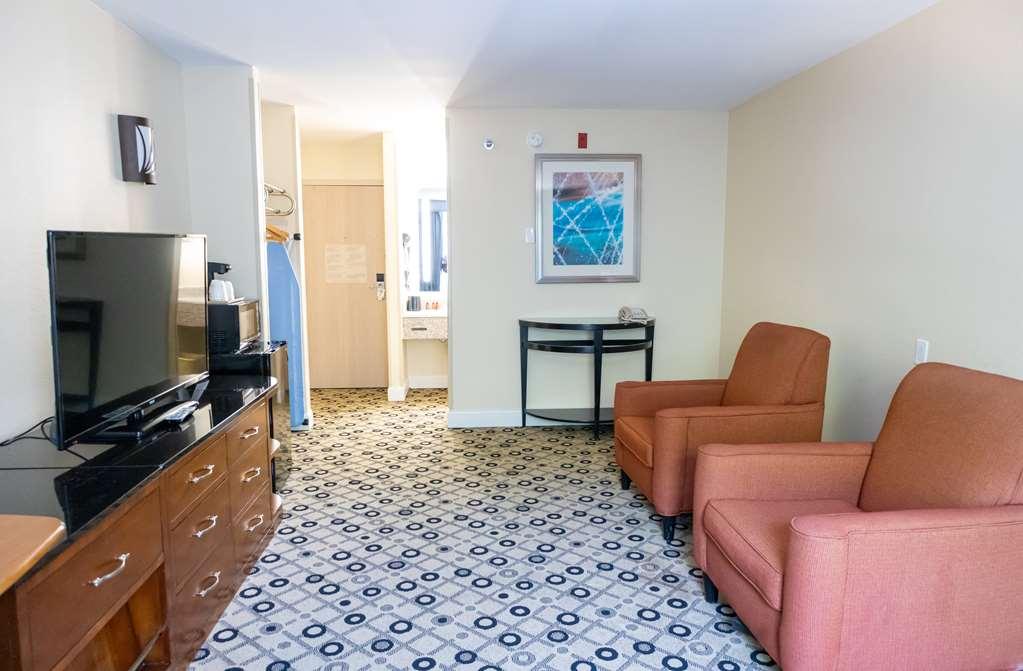 Baymont By Wyndham College Park Airport South 3*