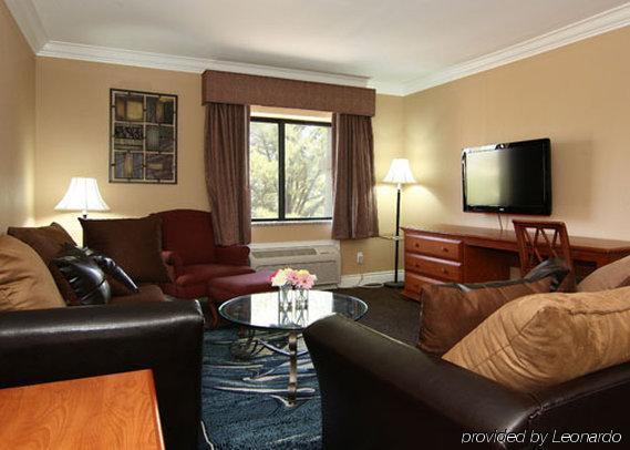 Baymont By Wyndham College Park Airport South Hotel