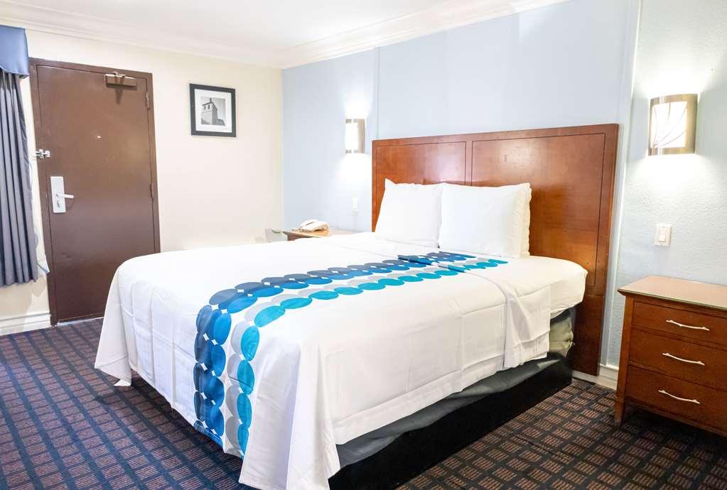 Baymont By Wyndham Atlanta Airport South Hotel