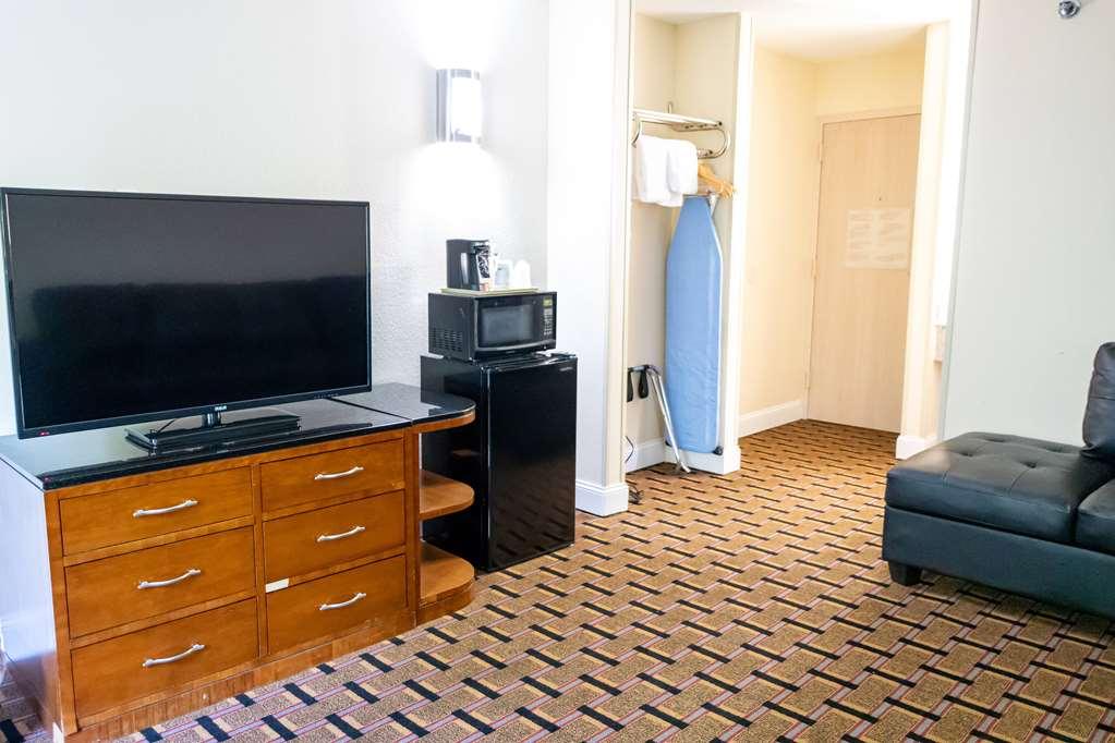 Baymont By Wyndham Atlanta Airport South Hotel 3*