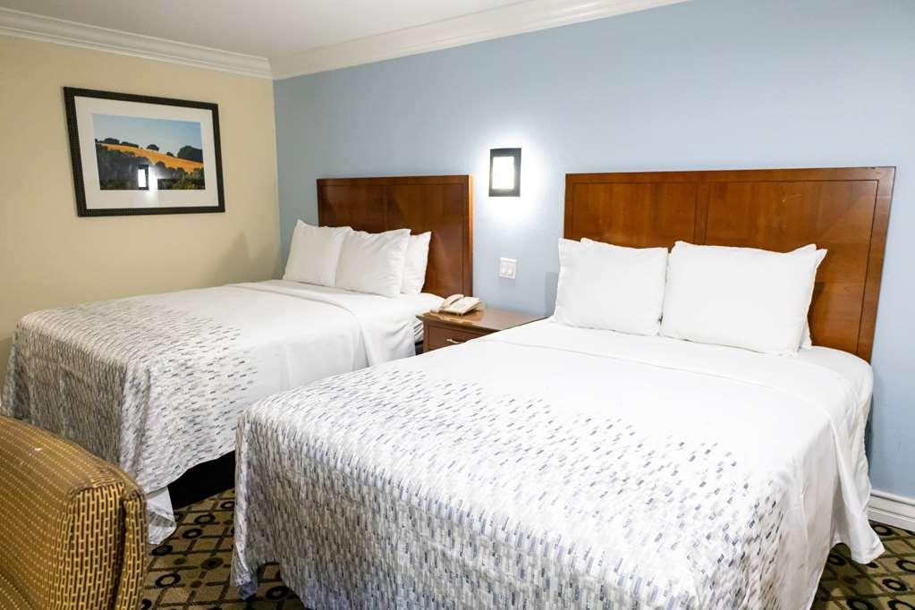 Baymont By Wyndham Atlanta Airport South Hotel