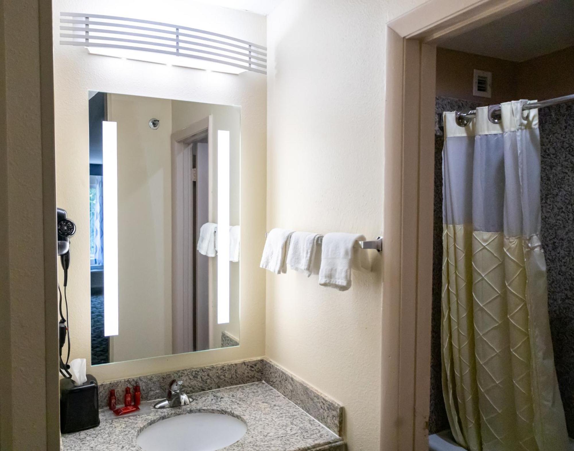 Hotel Baymont By Wyndham Atlanta Airport South