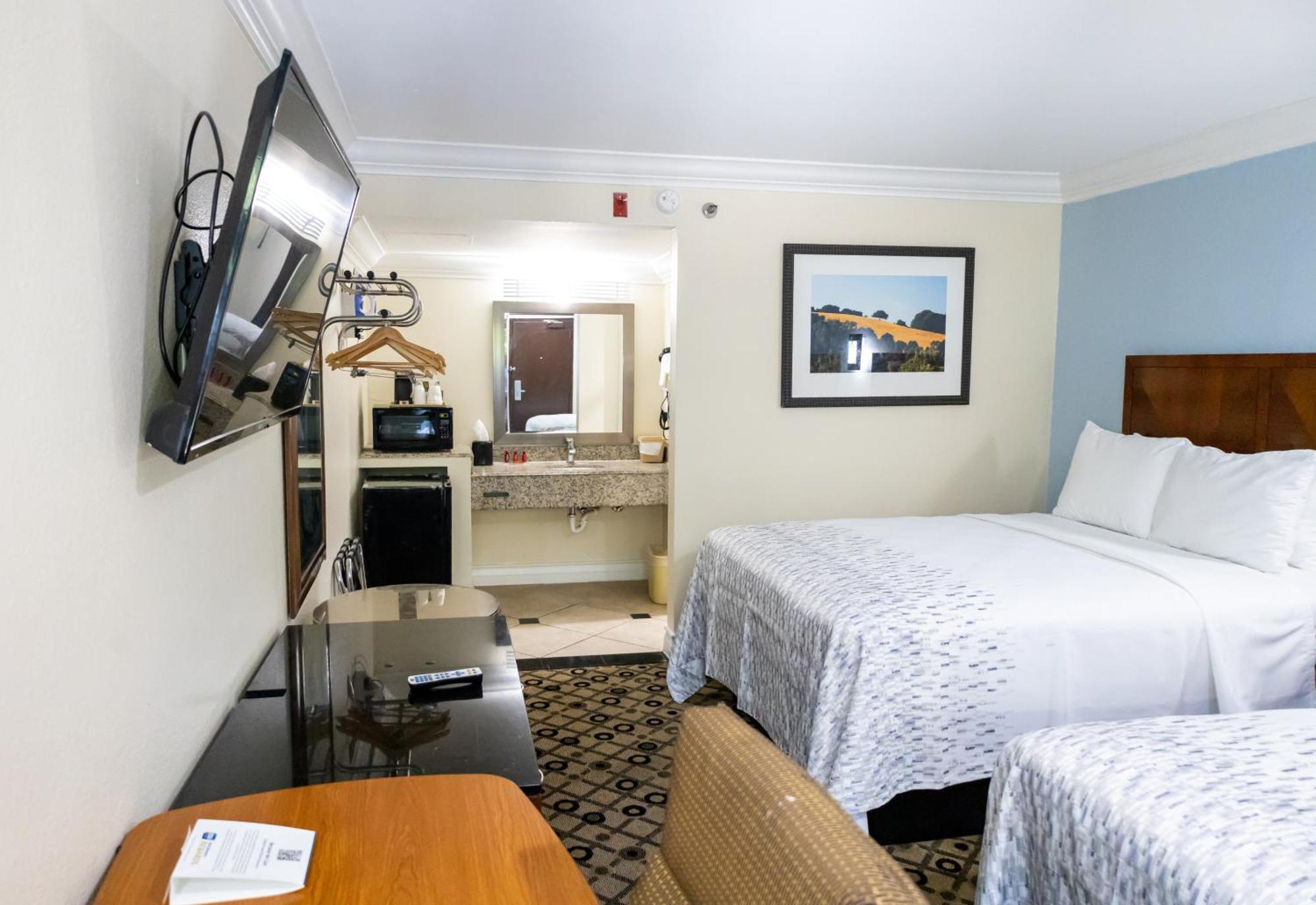 Baymont By Wyndham Atlanta Airport South 3* College Park